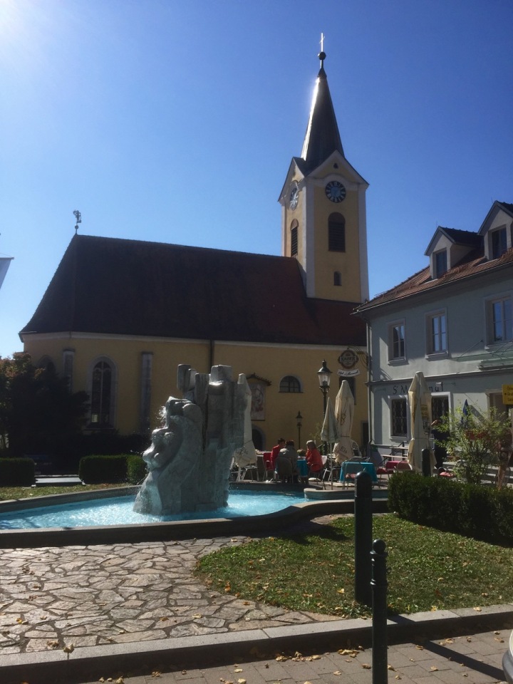 Church and statue in Persenbeug